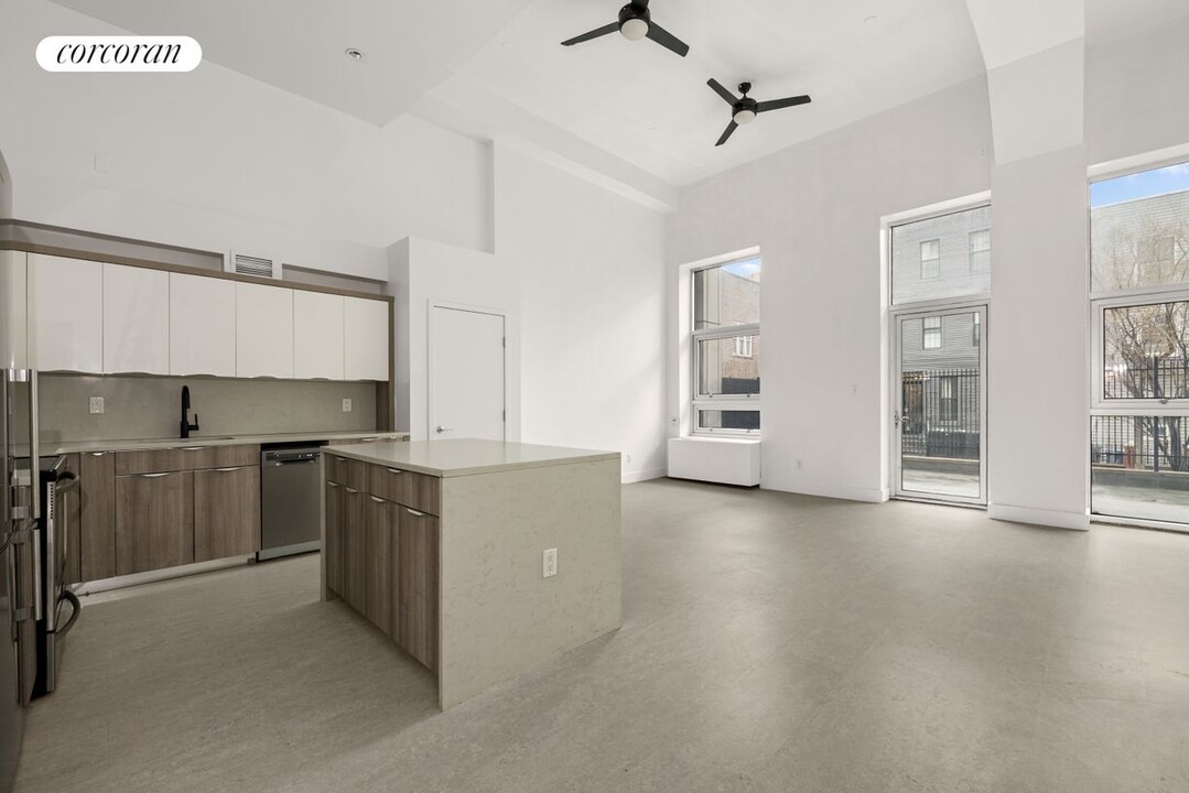 308 Eckford St in Brooklyn, NY - Building Photo