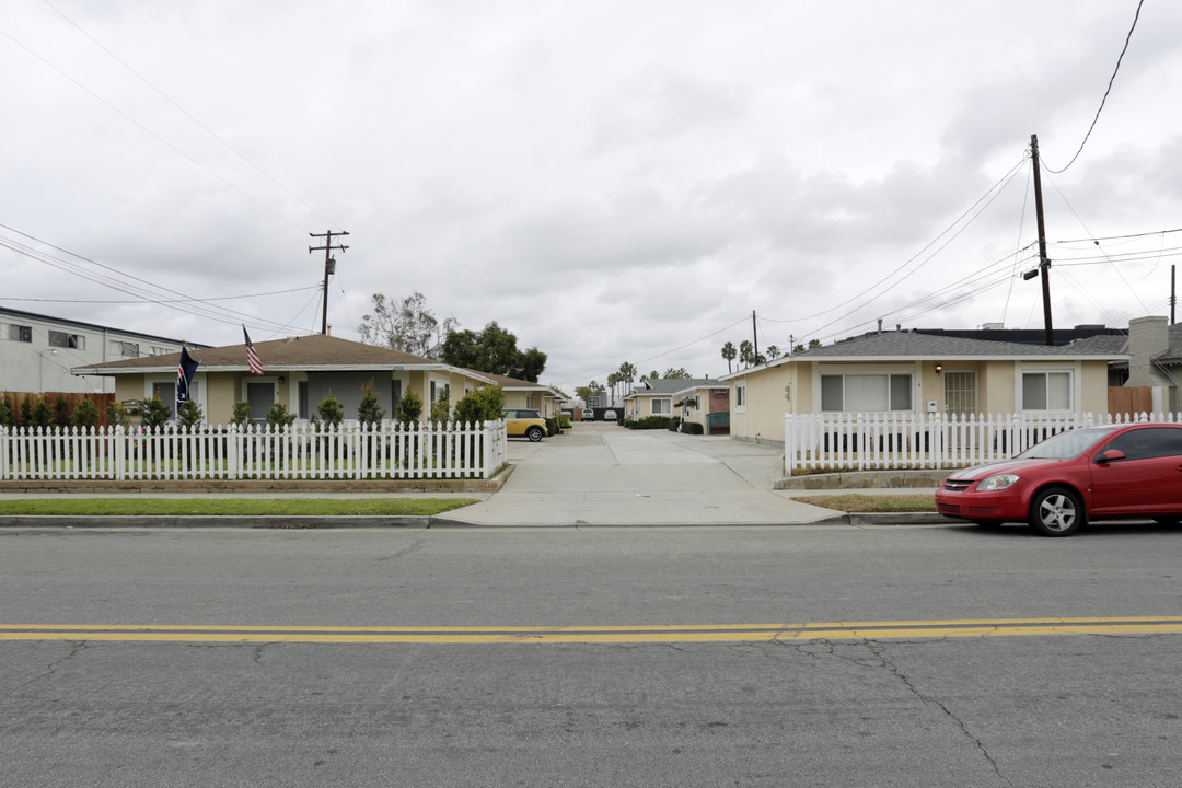 2310 Florida St in Huntington Beach, CA - Building Photo