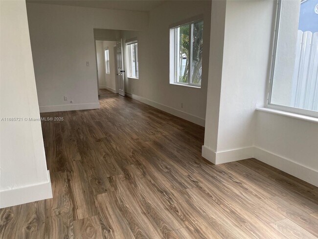 2434 Coolidge St in Hollywood, FL - Building Photo - Building Photo