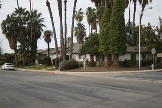 3921 Christmas Tree Ln in Bakersfield, CA - Building Photo - Building Photo