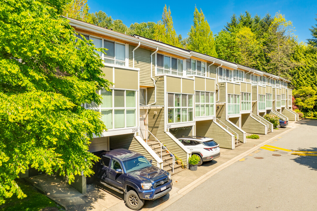 Marine Woods in Vancouver, BC - Building Photo