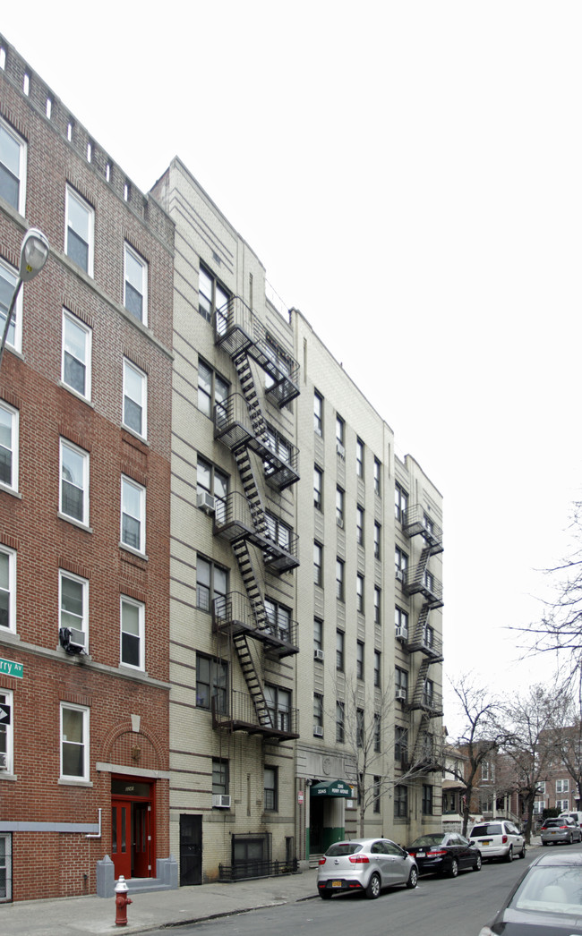 3245 Perry Ave in Bronx, NY - Foto de edificio - Building Photo