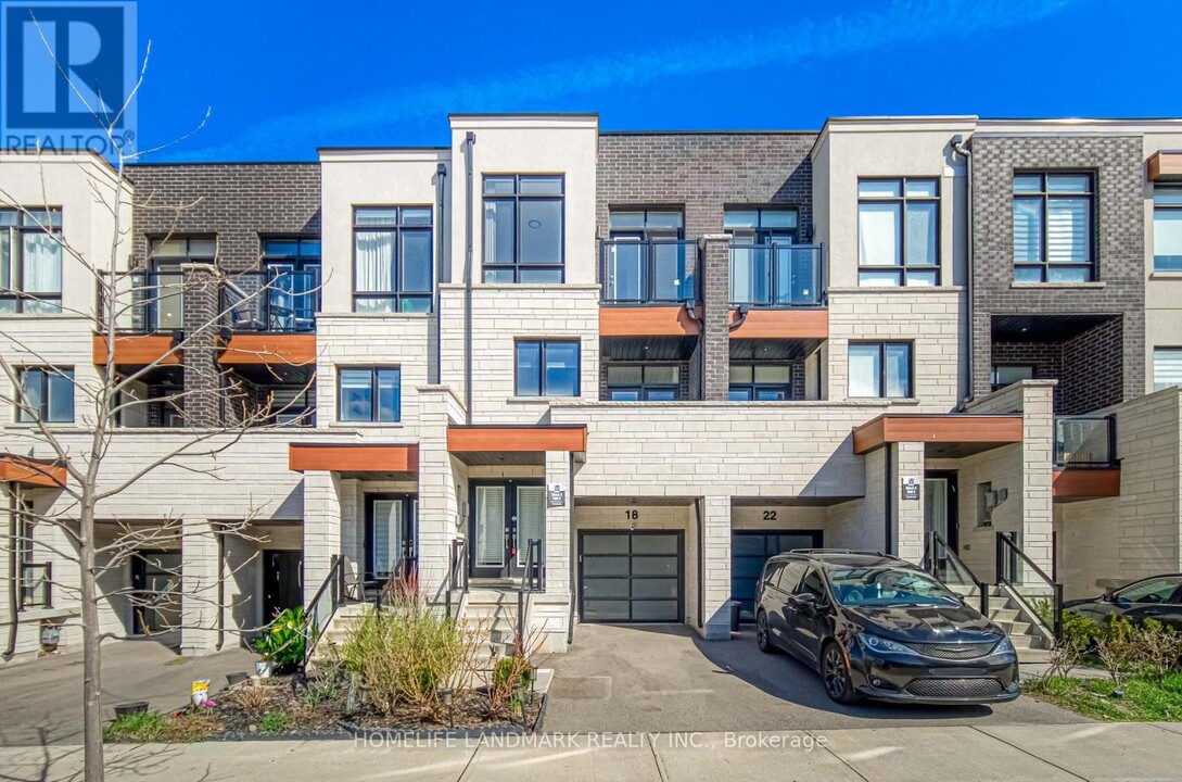 18 Golden Trail in Vaughan, ON - Building Photo