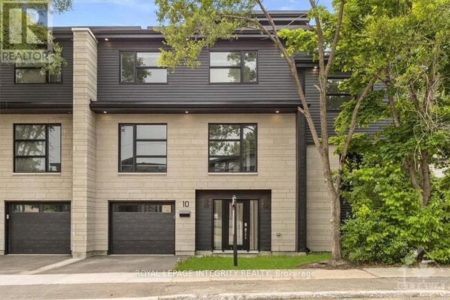 property at 10 Quill St