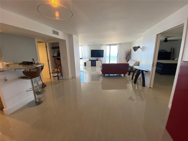 1500 S Ocean Dr in Hollywood, FL - Building Photo - Building Photo