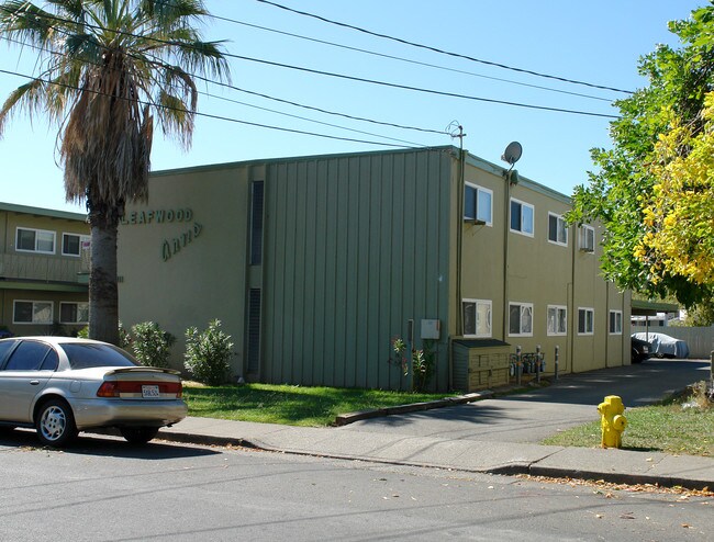 1311 Leafwood Dr in Novato, CA - Foto de edificio - Building Photo