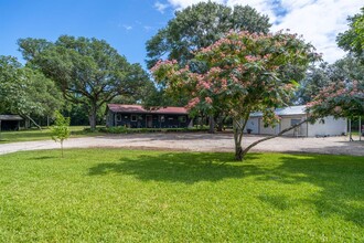 12134 N US Hwy 77 in Schulenburg, TX - Building Photo - Building Photo