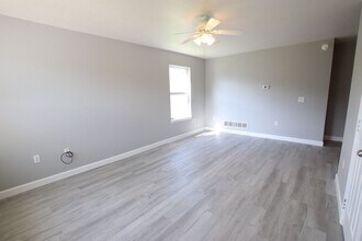 709 Elliott Ln in Knob Noster, MO - Building Photo - Building Photo