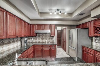 246 Litchfield Ln in Houston, TX - Foto de edificio - Building Photo
