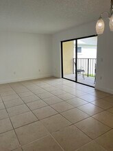 1522 Lake Crystal Dr in Royal Palm Beach, FL - Building Photo - Building Photo