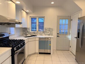 76-12 175th St in Queens, NY - Building Photo - Building Photo
