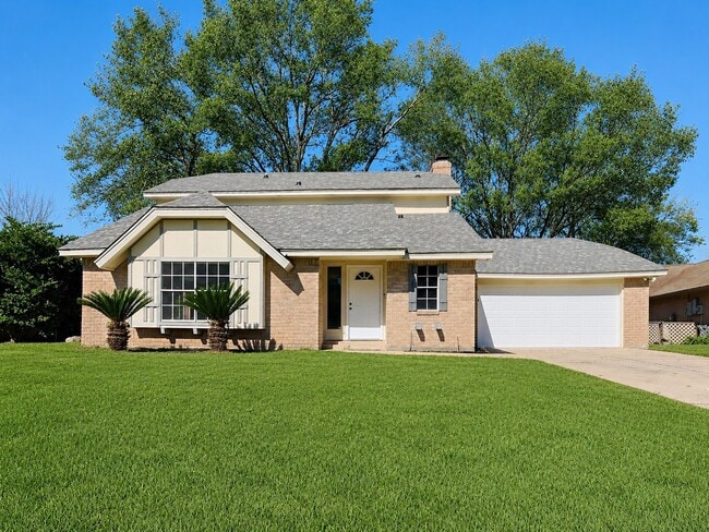 3310 Hampton Dr