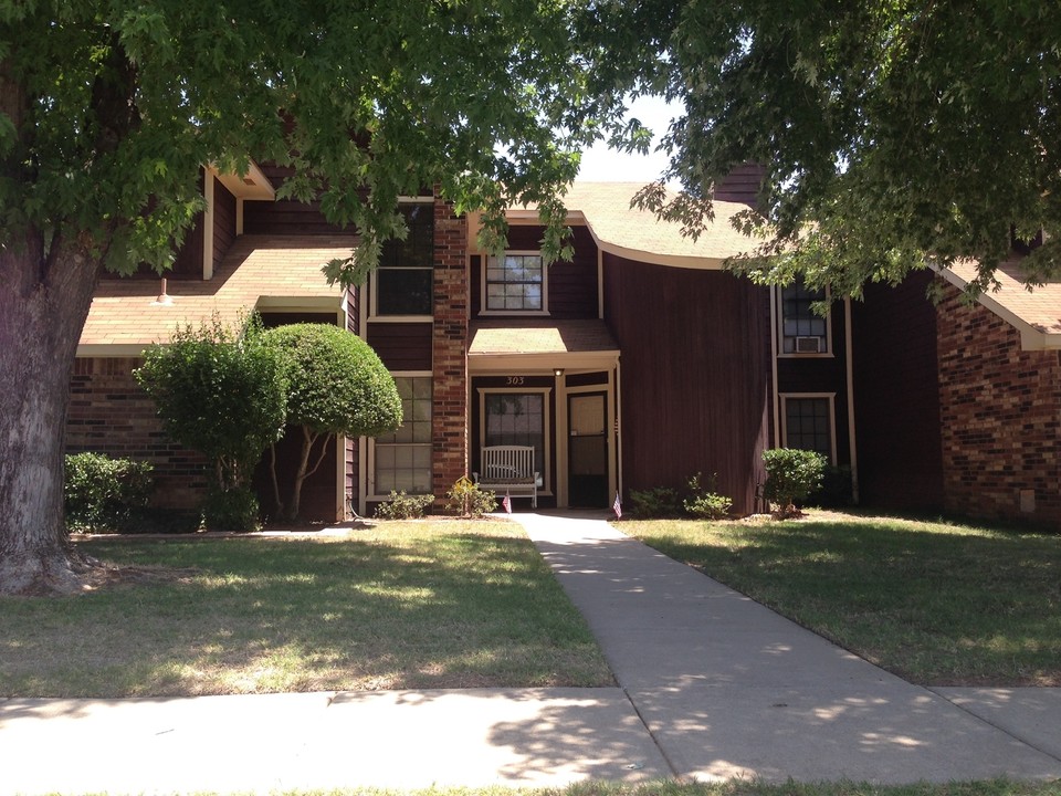 Silver Creek in Norman, OK - Building Photo