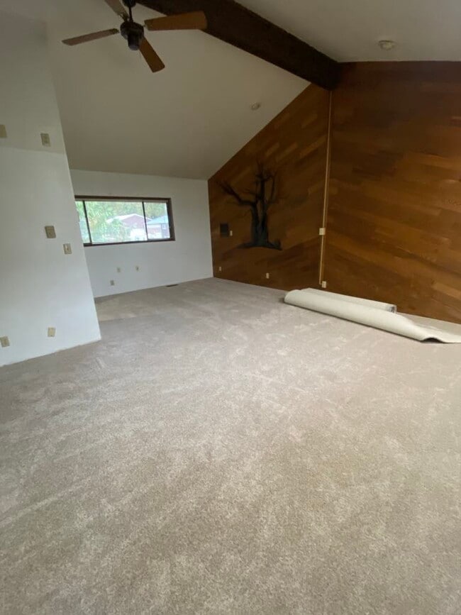 8641 Berthusen Rd, Unit B in Lynden, WA - Foto de edificio - Building Photo