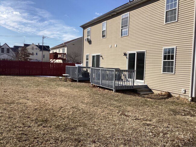 260 Newfield Ave in Bridgeport, CT - Building Photo - Building Photo
