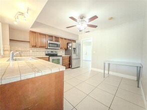 560 SW 62nd Ave in Plantation, FL - Building Photo - Building Photo