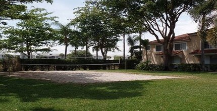 1727 Village Blvd in West Palm Beach, FL - Building Photo - Building Photo