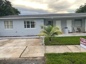 802 N 58th Ave in Hollywood, FL - Building Photo - Building Photo