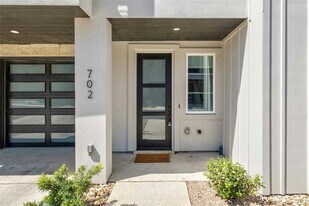 12001 Vista Parke Dr, Unit 702 in Austin, TX - Building Photo