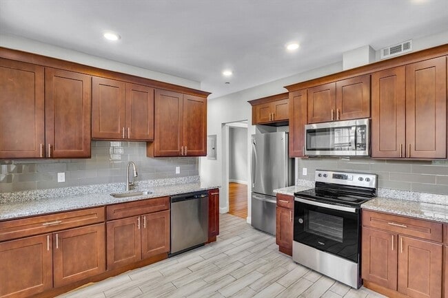 110 Fuller St, Unit 2 in Boston, MA - Building Photo - Building Photo