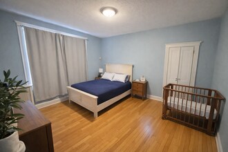 18 Alton Pl, Unit 4 in Brookline, MA - Foto de edificio - Building Photo