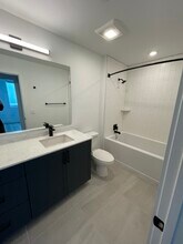 121 NW 31st St, Unit A6 in Miami, FL - Building Photo - Building Photo