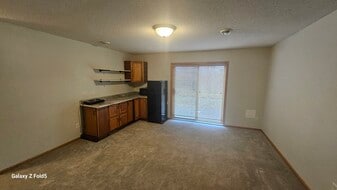 18110 Vance Cir NW, Unit B in Elk River, MN - Building Photo