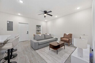 9129 Brandon St in Houston, TX - Building Photo - Building Photo