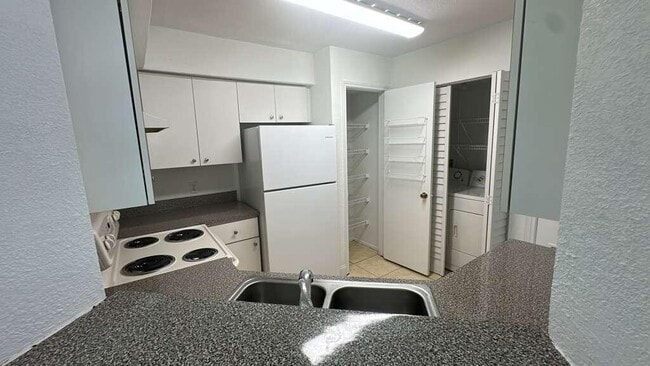 2405 NW 33rd St, Unit 1207 in Oakland Park, FL - Building Photo - Building Photo