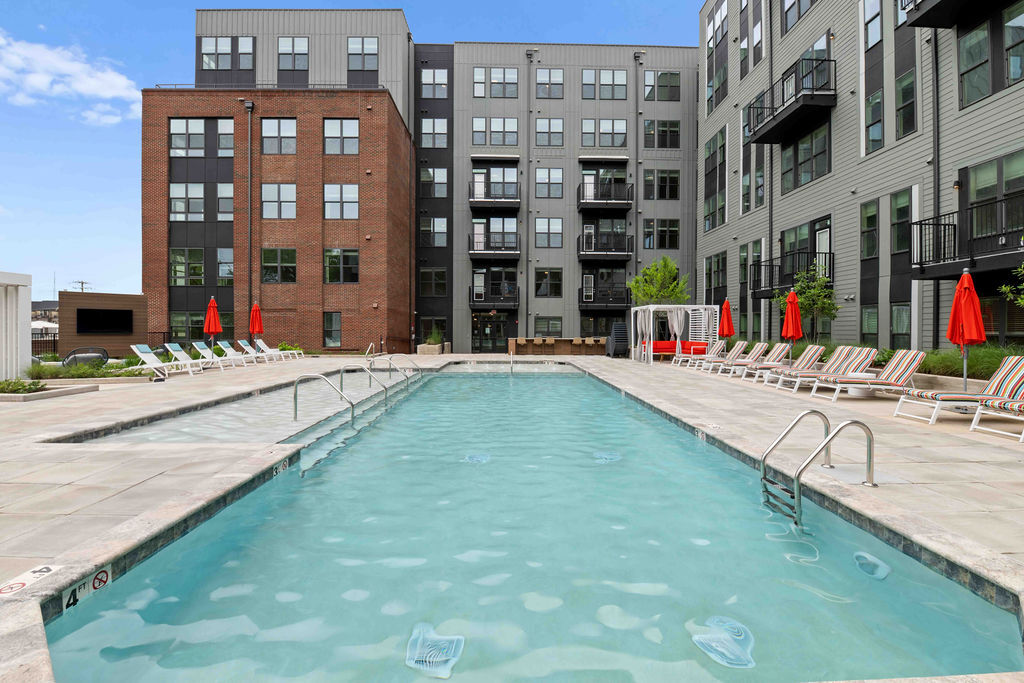 Alexan LoSo in Charlotte, NC - Foto de edificio