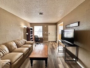 109 SE 42nd St in Oklahoma City, OK - Foto de edificio - Building Photo