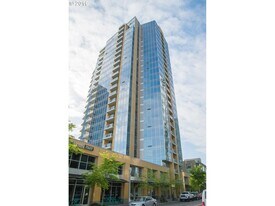 3570 S River Pkwy in Portland, OR - Building Photo
