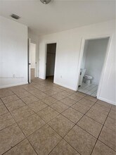 2155 NW 64th St in Miami, FL - Foto de edificio - Building Photo