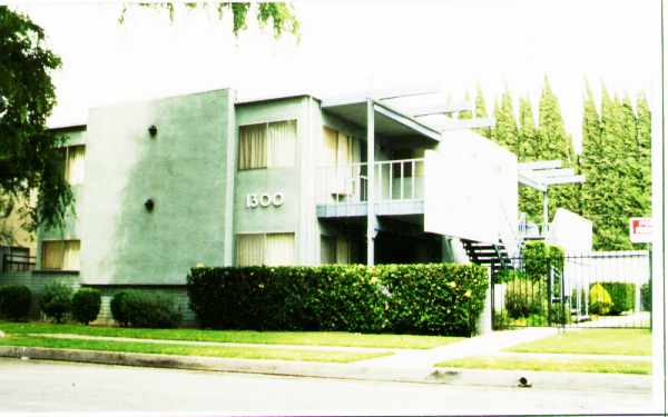 1300 Burwood St in La Habra, CA - Building Photo - Building Photo