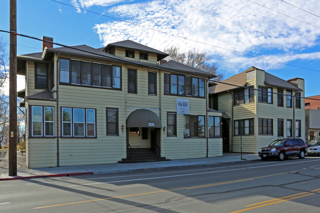 300 California Ave in Reno, NV - Building Photo