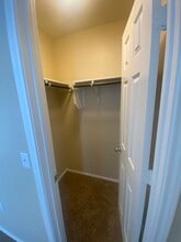 6237 Adair Dr, Unit Small Room in Austin, TX - Building Photo - Building Photo