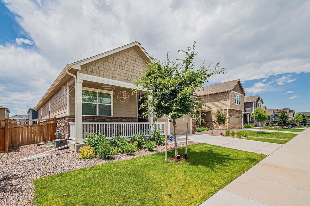 6037 N Halifax Ct in Aurora, CO - Building Photo