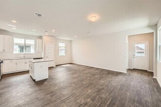 141 Bluestem Dr in Elgin, TX - Building Photo - Building Photo