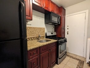 542 W Surf St, Unit 540-N1 in Chicago, IL - Foto de edificio - Building Photo