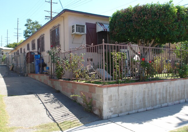 7561 Apperson St in Tujunga, CA - Foto de edificio - Building Photo