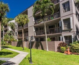 8810 SW 132nd Pl in Miami, FL - Building Photo - Building Photo