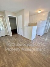 1702 SW McArthur St in Blue Springs, MO - Building Photo - Building Photo