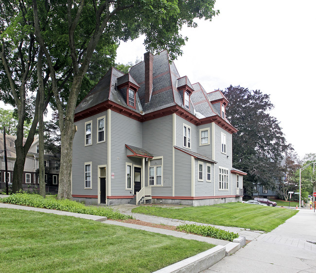 30-36 Fruit St in Worcester, MA - Foto de edificio - Building Photo