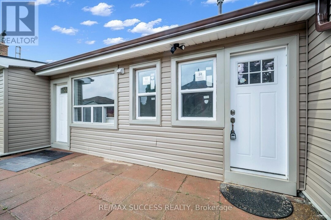 15 Killamarsh Dr in Toronto, ON - Building Photo