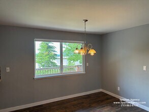 2405 S Meridian in Puyallup, WA - Building Photo - Building Photo