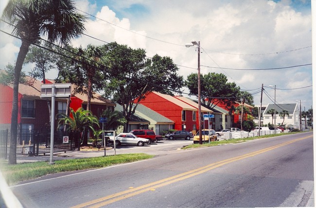 Valencia Village Apartments in Tampa, FL - Building Photo - Building Photo