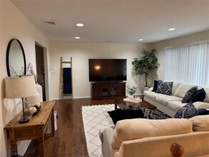 33 Lake Nanuet Dr in Nanuet, NY - Building Photo - Building Photo