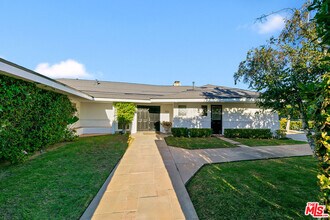 826 N Tigertail Rd in Los Angeles, CA - Building Photo - Building Photo