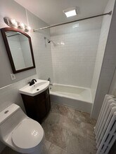 276 Park Rd, Unit 2-E in West Hartford, CT - Building Photo - Building Photo