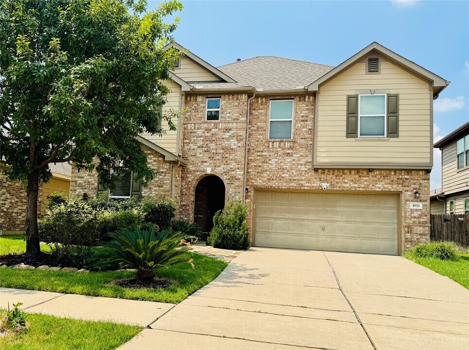 4911 Lattimore Creek Dr in Houston, TX - Building Photo